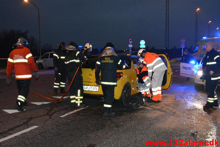 Trafikuheld med fastklemt. Viborgvej i Vejle. 30/11-2014. Kl. 16:04.