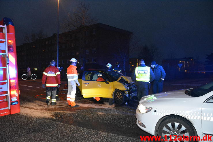 Trafikuheld med fastklemt. Viborgvej i Vejle. 30/11-2014. Kl. 16:04.