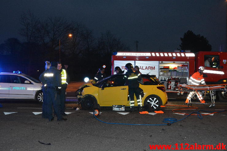 Trafikuheld med fastklemt. Viborgvej i Vejle. 30/11-2014. Kl. 16:04.