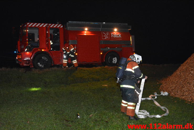 Brand i Halmstak. Jellingvej 65 ved Bredsten. 31/10-2014. Kl. 23:05.