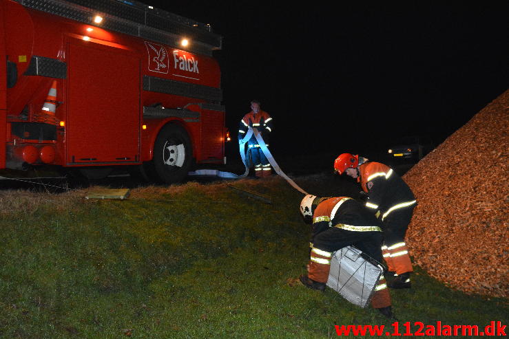 Brand i Halmstak. Jellingvej 65 ved Bredsten. 31/10-2014. Kl. 23:05.