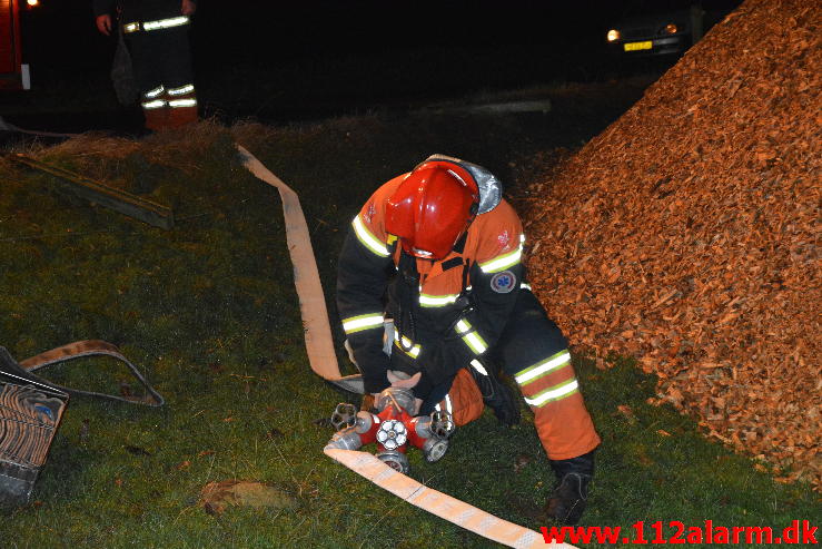 Brand i Halmstak. Jellingvej 65 ved Bredsten. 31/10-2014. Kl. 23:05.