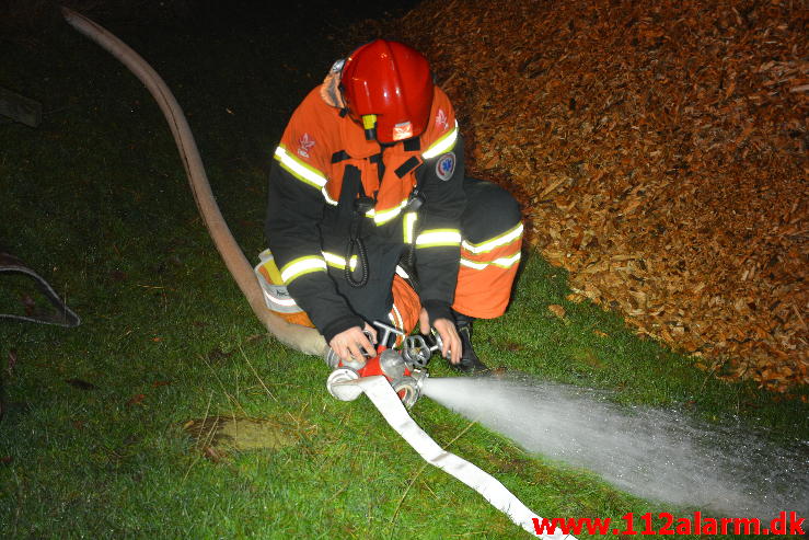 Brand i Halmstak. Jellingvej 65 ved Bredsten. 31/10-2014. Kl. 23:05.