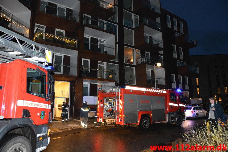 Brand Etageejendom . Stævnen 13 på Havnen i Vejle. 19/12-2014. Kl. 16:23.