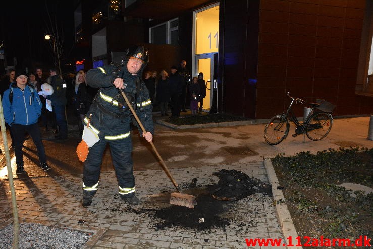 Brand Etageejendom . Stævnen 13 på Havnen i Vejle. 19/12-2014. Kl. 16:23.