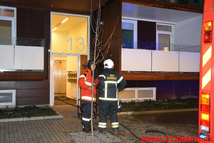 Brand Etageejendom . Stævnen 13 på Havnen i Vejle. 19/12-2014. Kl. 16:23.