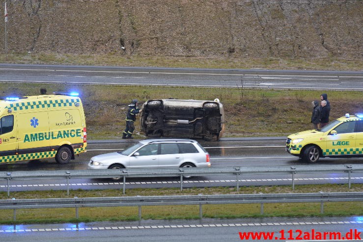 Havnede på taget. Motorvejen i sydgående retning. 20/12-2014. Kl. 14:00.