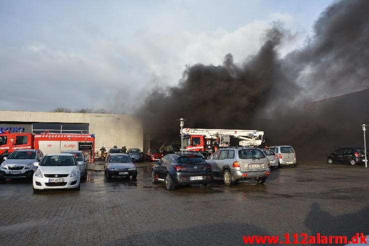 Brand i industribygning. Dandyvej i Vejle. 11/01-2015. Kl. 13:35.