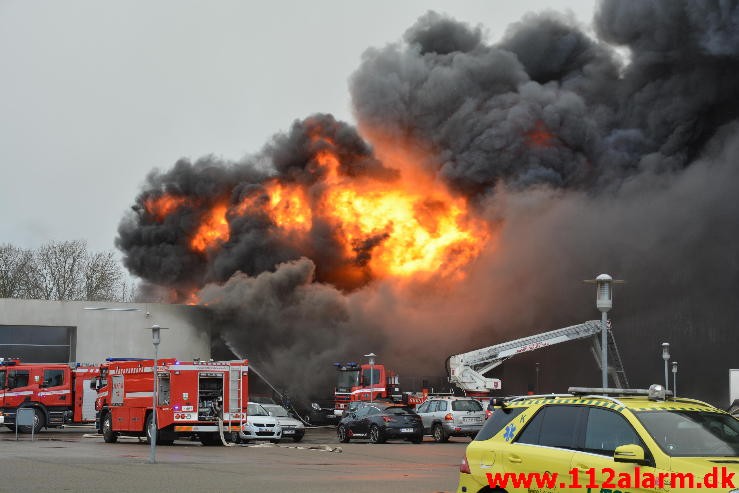 Brand i industribygning. Dandyvej i Vejle. 11/01-2015. Kl. 13:35.