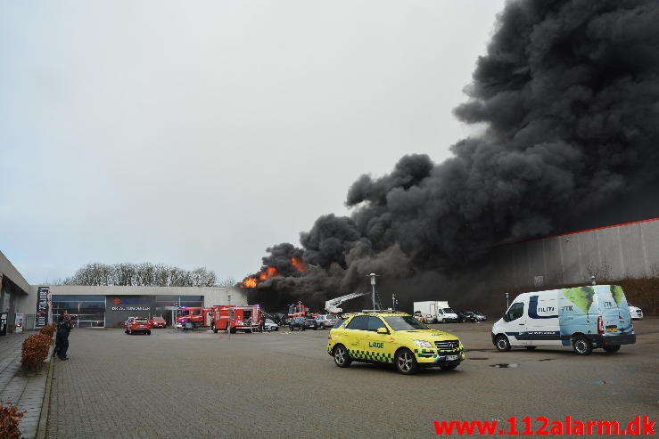 Brand i industribygning. Dandyvej i Vejle. 11/01-2015. Kl. 13:35.