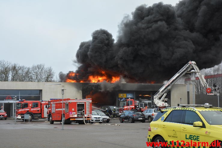 Brand i industribygning. Dandyvej i Vejle. 11/01-2015. Kl. 13:35.