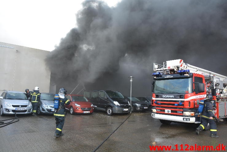 Brand i industribygning. Dandyvej i Vejle. 11/01-2015. Kl. 13:35.