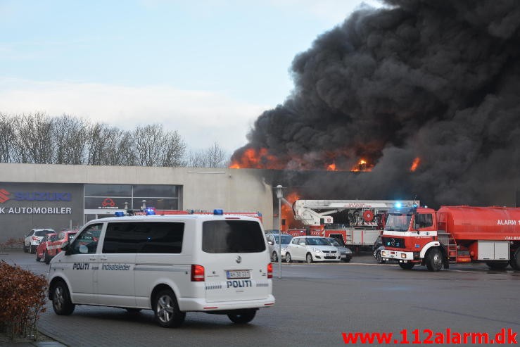 Brand i industribygning. Dandyvej i Vejle. 11/01-2015. Kl. 13:35.