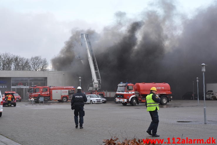 Brand i industribygning. Dandyvej i Vejle. 11/01-2015. Kl. 13:35.