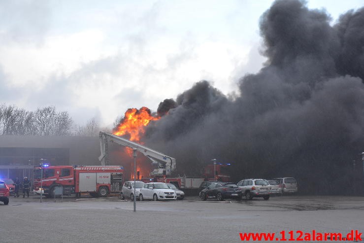 Brand i industribygning. Dandyvej i Vejle. 11/01-2015. Kl. 13:35.