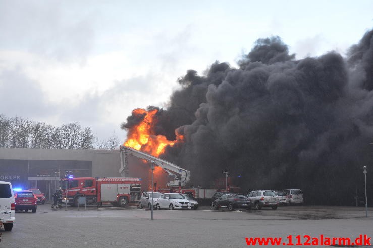 Brand i industribygning. Dandyvej i Vejle. 11/01-2015. Kl. 13:35.