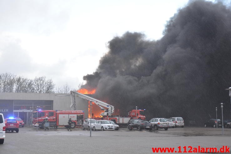 Brand i industribygning. Dandyvej i Vejle. 11/01-2015. Kl. 13:35.