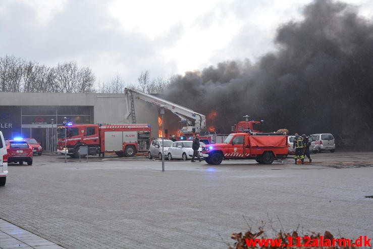 Brand i industribygning. Dandyvej i Vejle. 11/01-2015. Kl. 13:35.