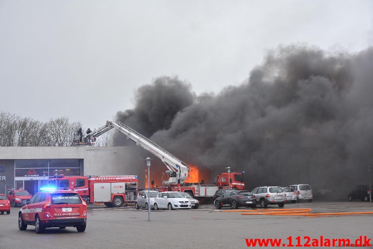 Brand i industribygning. Dandyvej i Vejle. 11/01-2015. Kl. 13:35.