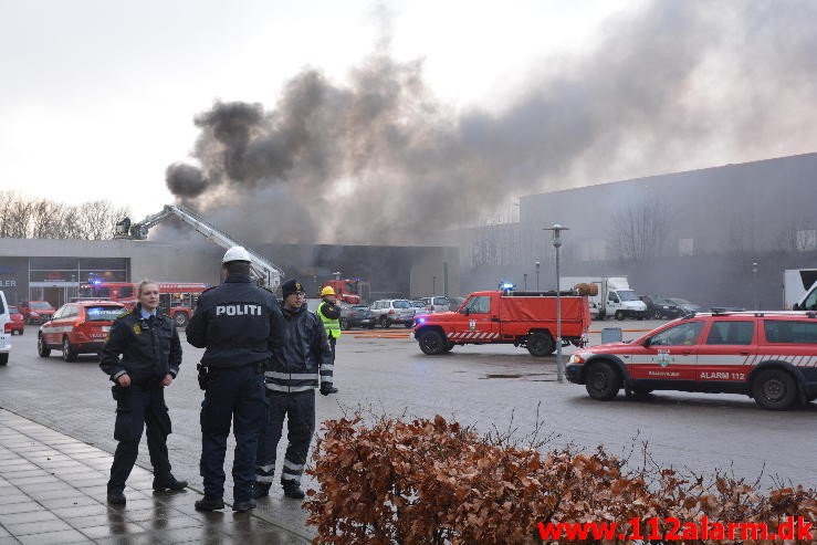 Brand i industribygning. Dandyvej i Vejle. 11/01-2015. Kl. 13:35.