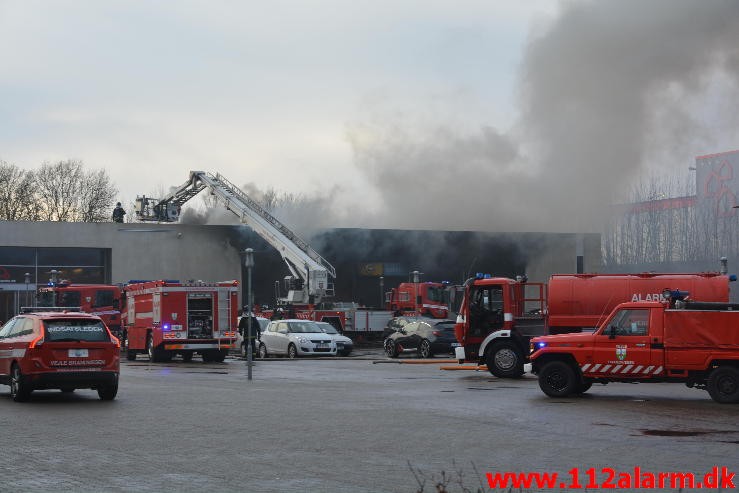 Brand i industribygning. Dandyvej i Vejle. 11/01-2015. Kl. 13:35.