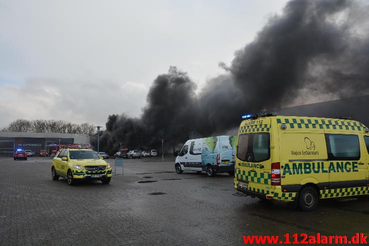 Brand i industribygning. Dandyvej i Vejle. 11/01-2015. Kl. 13:35.