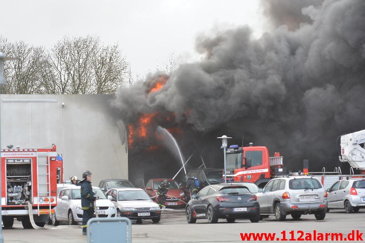 Brand i industribygning. Dandyvej i Vejle. 11/01-2015. Kl. 13:35.