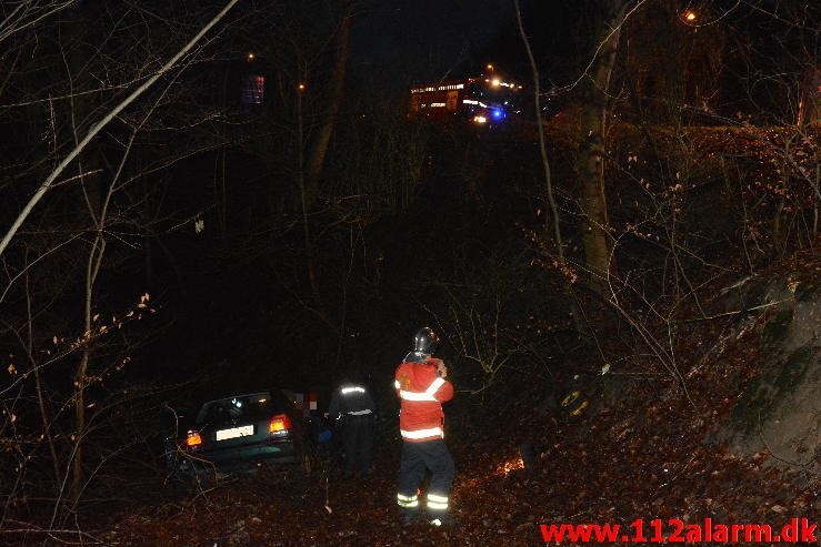 Havnede Ca. 10 meter nede af skrænten. Horsensvej i Vejle.  14/01-2015. Kl. 17:01.