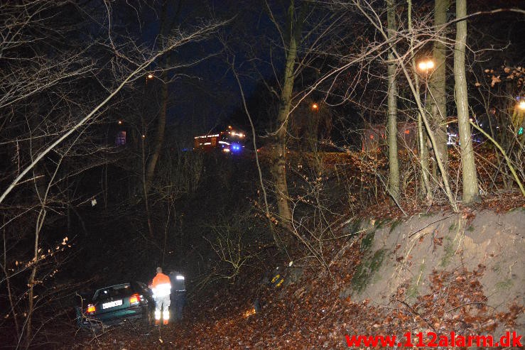 Havnede Ca. 10 meter nede af skrænten. Horsensvej i Vejle.  14/01-2015. Kl. 17:01.