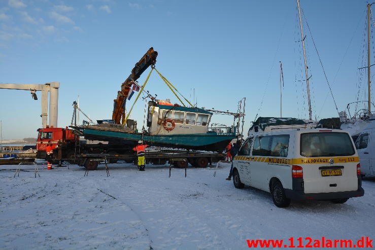 Sara Maatje XVI sank inde i Brejning Havn. 25/01-2015. 