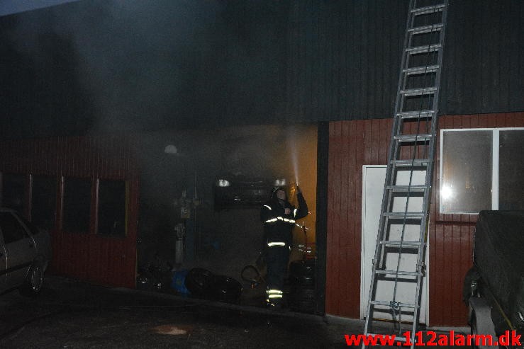 Brand i værksted. Kirkevej i Vejle. 14/02-2015. Kl. 17:32.