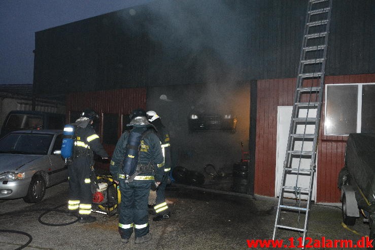 Brand i værksted. Kirkevej i Vejle. 14/02-2015. Kl. 17:32.