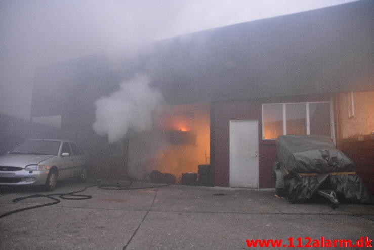 Brand i værksted. Kirkevej i Vejle. 14/02-2015. Kl. 17:32.