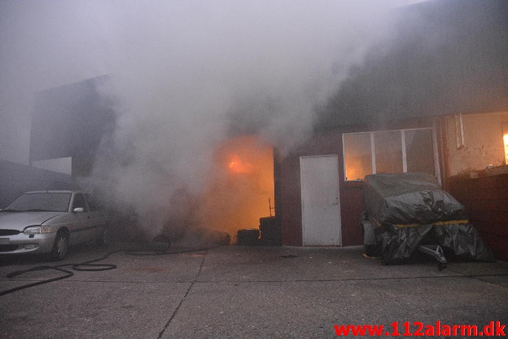 Brand i værksted. Kirkevej i Vejle. 14/02-2015. Kl. 17:32.