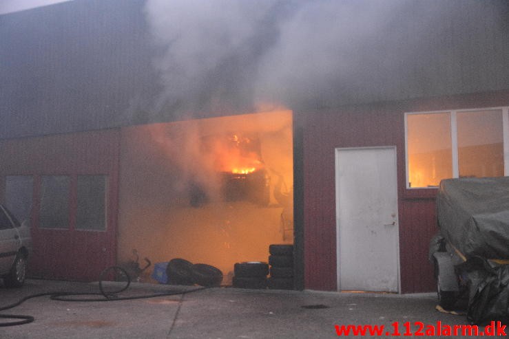 Brand i værksted. Kirkevej i Vejle. 14/02-2015. Kl. 17:32.