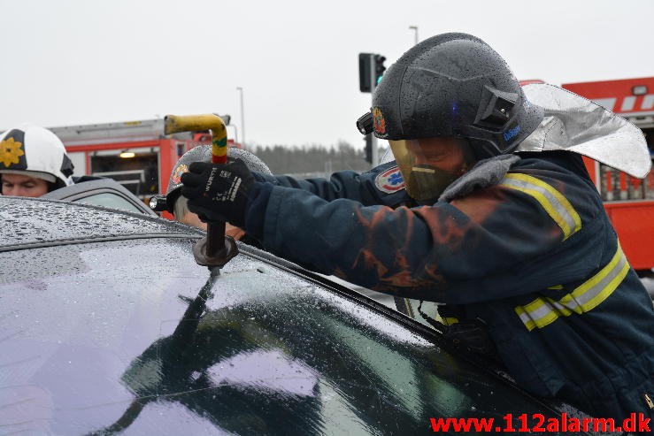 FUH med fastklemt. Horsensvej ved Bredballe. 21/02-2015. Kl. 12:48.