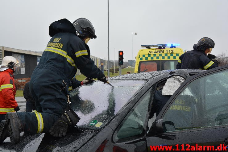 FUH med fastklemt. Horsensvej ved Bredballe. 21/02-2015. Kl. 12:48.