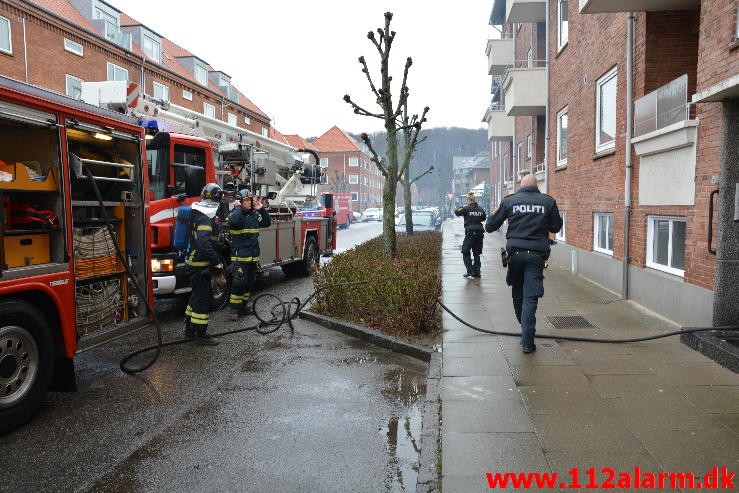 Brand i Lejlighed. Valløesgade i Vejle. 21/02-2015. Kl. 13:54.