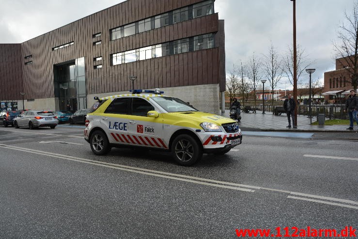 En dame faldt ned i en brønd. Dæmningen i Vejle. 22/02-2015. Kl. 13:09.