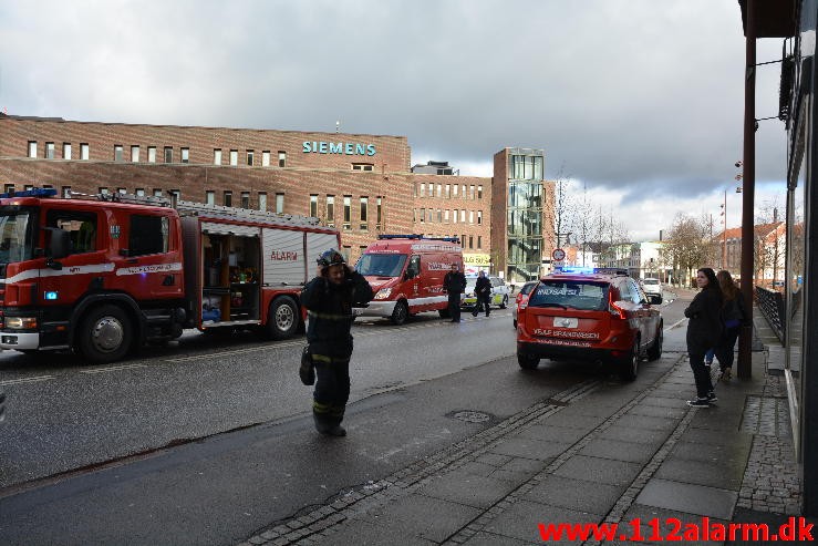 En dame faldt ned i en brønd. Dæmningen i Vejle. 22/02-2015. Kl. 13:09.