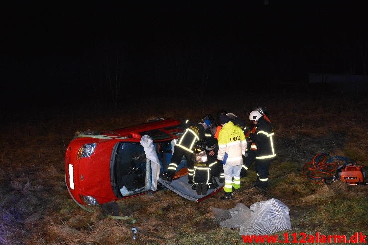 Trafikuheld med fastklemt. Jellingvej nede ved Lerbæk Mølle. 23/02-2015. KL. 00:34.