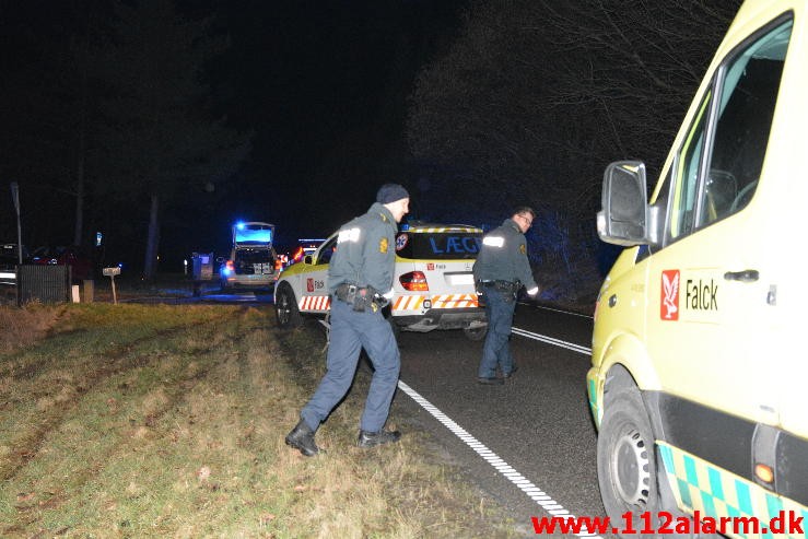 Trafikuheld med fastklemt. Jellingvej nede ved Lerbæk Mølle. 23/02-2015. KL. 00:34.