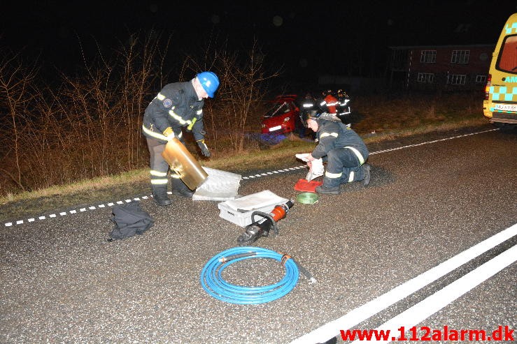 Trafikuheld med fastklemt. Jellingvej nede ved Lerbæk Mølle. 23/02-2015. KL. 00:34.