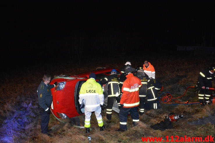 Trafikuheld med fastklemt. Jellingvej nede ved Lerbæk Mølle. 23/02-2015. KL. 00:34.