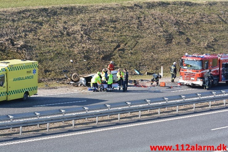 FUH med fastklemt. Midtjyske Motorvej ind mod Vejle. 12/03-2015. Kl. 14:03.