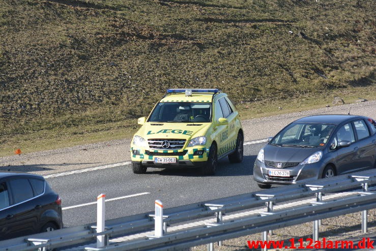 FUH med fastklemt. Midtjyske Motorvej ind mod Vejle. 12/03-2015. Kl. 14:03.