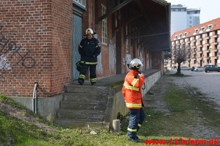 Brand i Industri. Gammelhavn 6 i Vejle. 22/03-2015. Kl. 14:27.