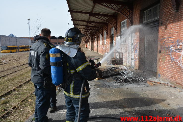 Brand i Industri. Gammelhavn 6 i Vejle. 22/03-2015. Kl. 14:27.