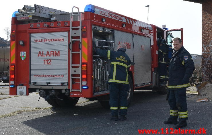 Brand i Industri. Gammelhavn 6 i Vejle. 22/03-2015. Kl. 14:27.