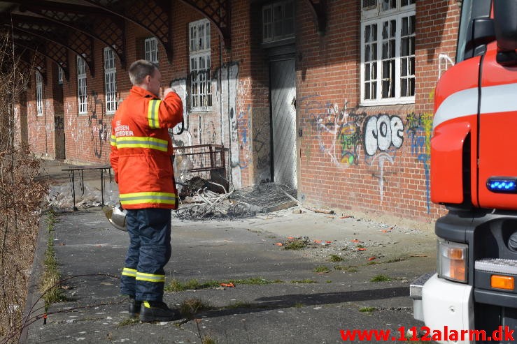 Brand i Industri. Gammelhavn 6 i Vejle. 22/03-2015. Kl. 14:27.